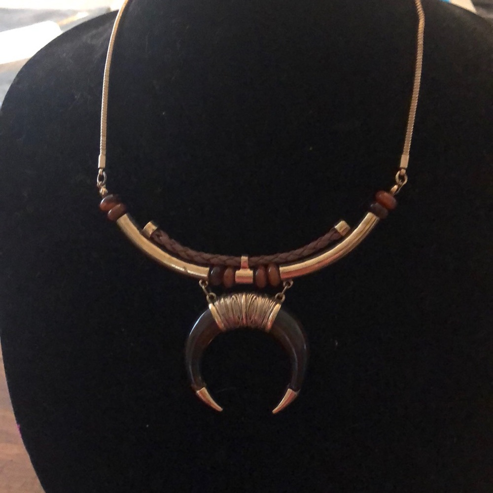 Gorgeous necklace.